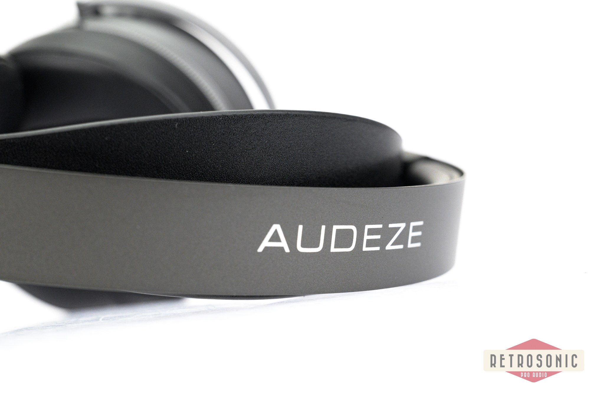 Audeze LCD-S20 closed back headphone