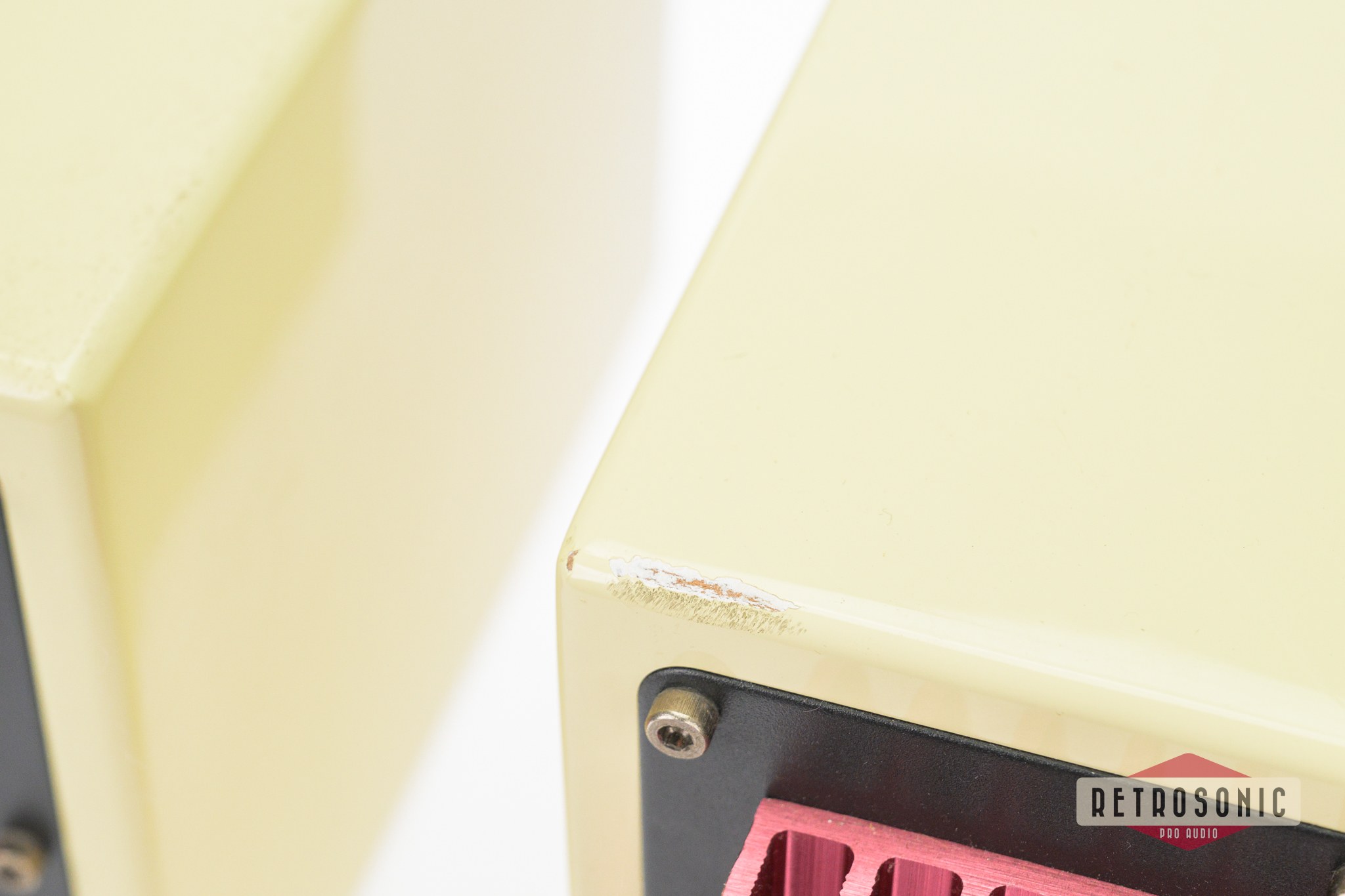 Avantone Active MixCube Cream pair