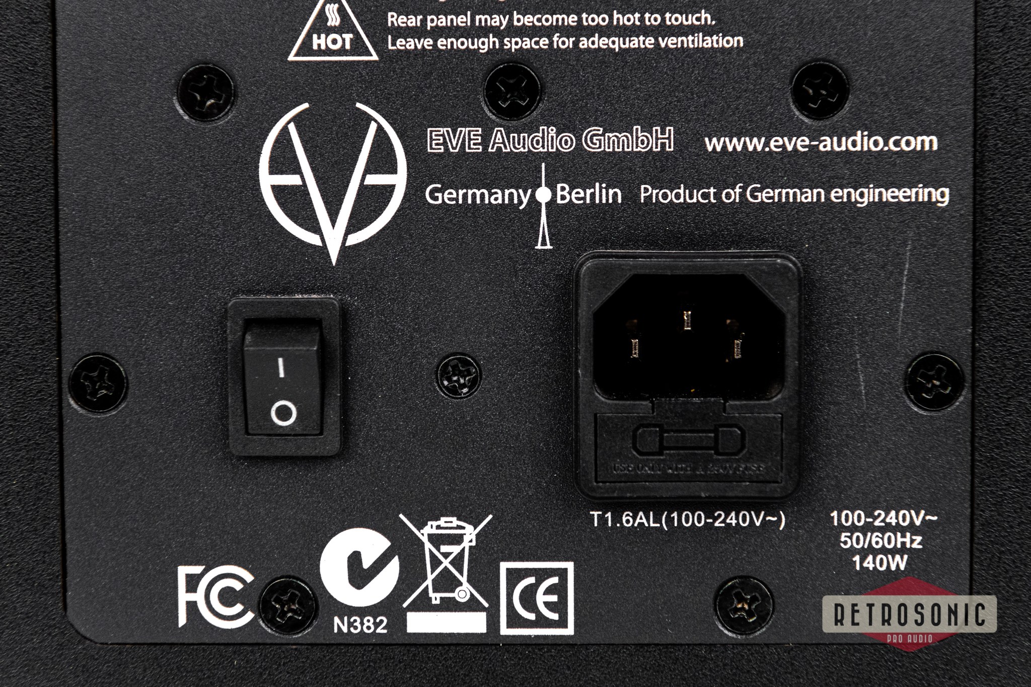 EVE Audio SC205 Active 2-Way Studio Monitor Pair