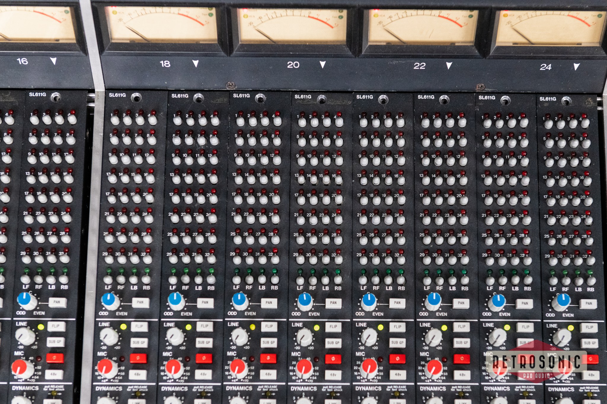 Solid State Logic SSL 4040E/G w. 24 pcs SL611G (292) and 16 pcs SL611E (242) Modules