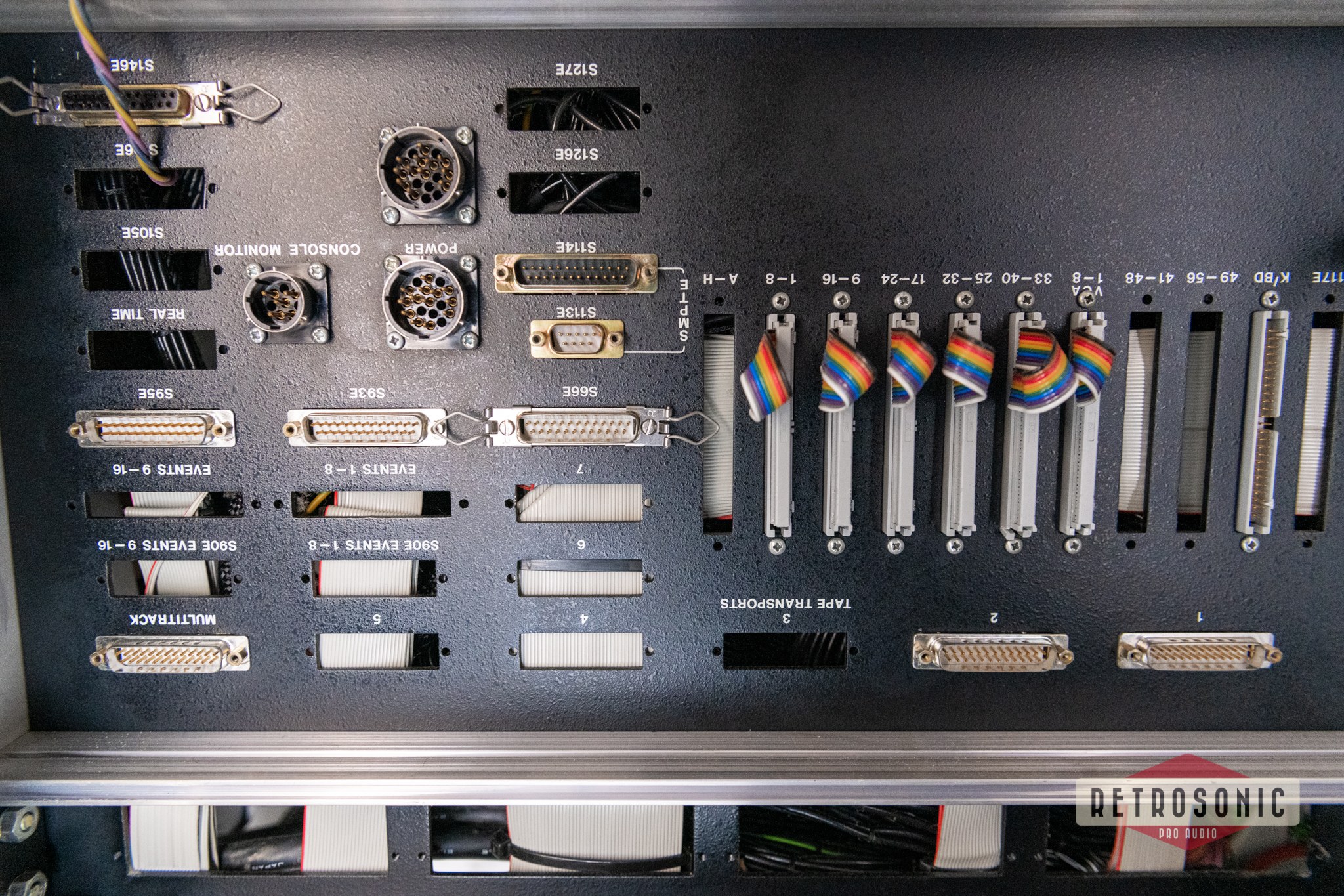 Solid State Logic SSL 4040E/G w. 24 pcs SL611G (292) and 16 pcs SL611E (242) Modules