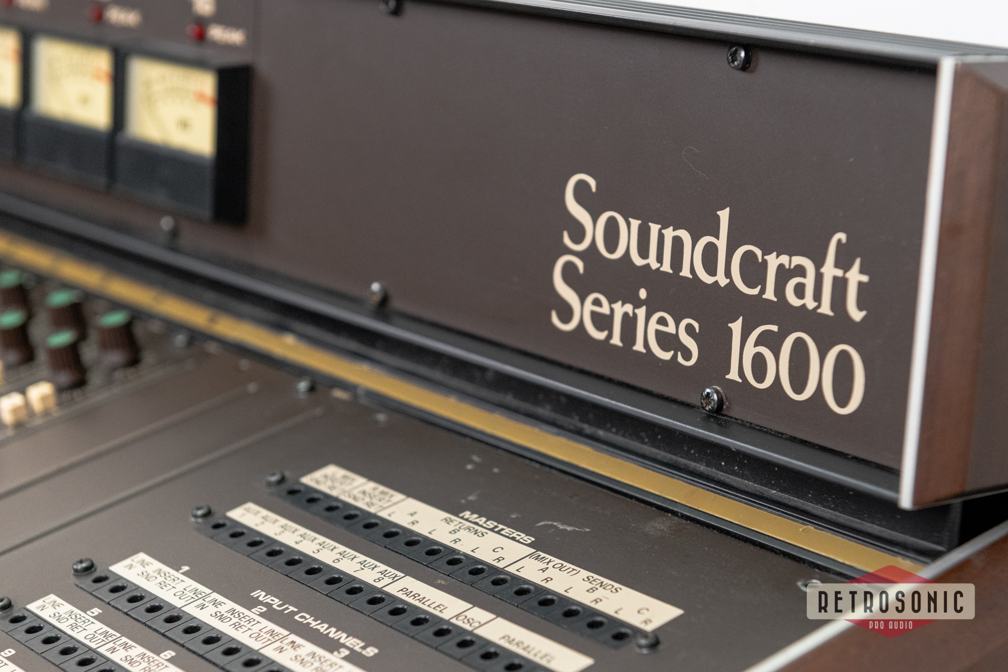 Soundcraft Series 1600 24/8/16 Producer Analog Mixing console