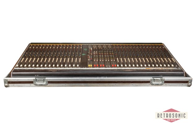 Soundcraft Series 800 32/8/2 Analog Mixing Console. Cased.