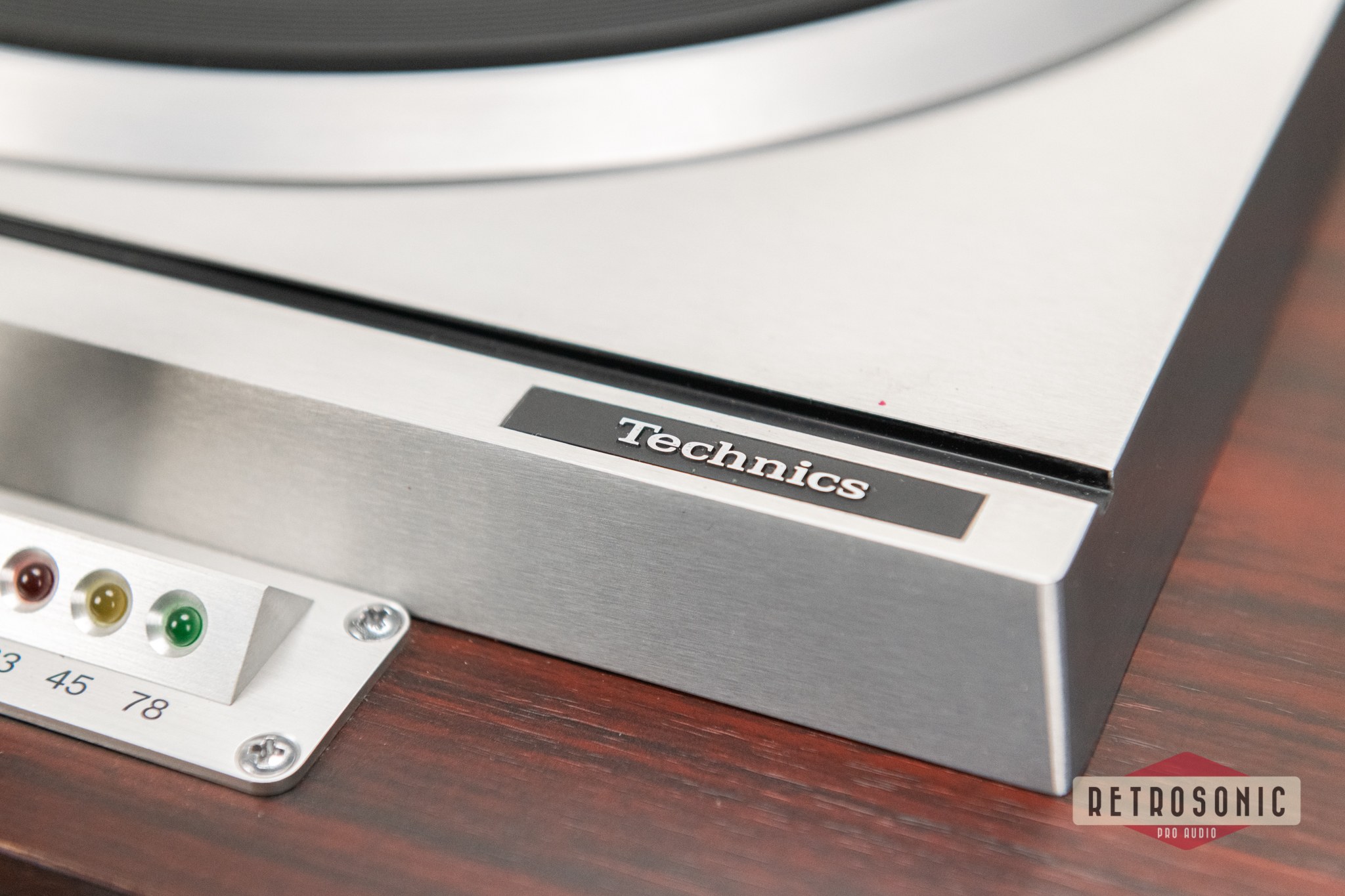 Technics SL-1000 MKIIP Pro Turntable w. Floorstand and Borom Tone Arm